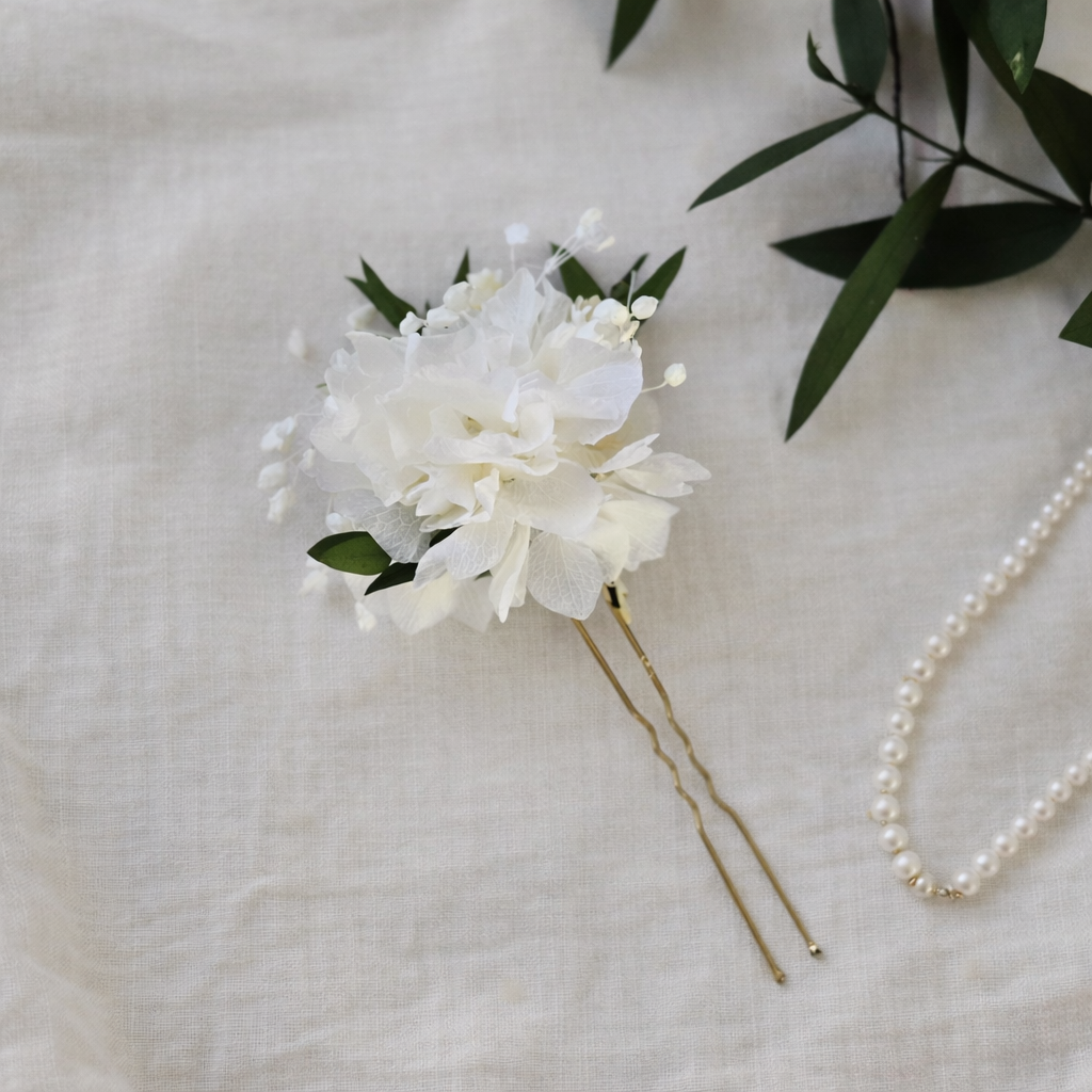Boho White Floral Hair Comb, Romantic Bridal Wedding Accessory